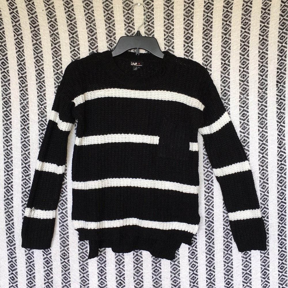 •Knitted long sleeve•